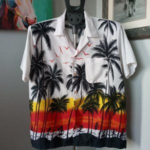 INGear Hawaiian palm tree patterned lightweight short sleeve Shirt size M